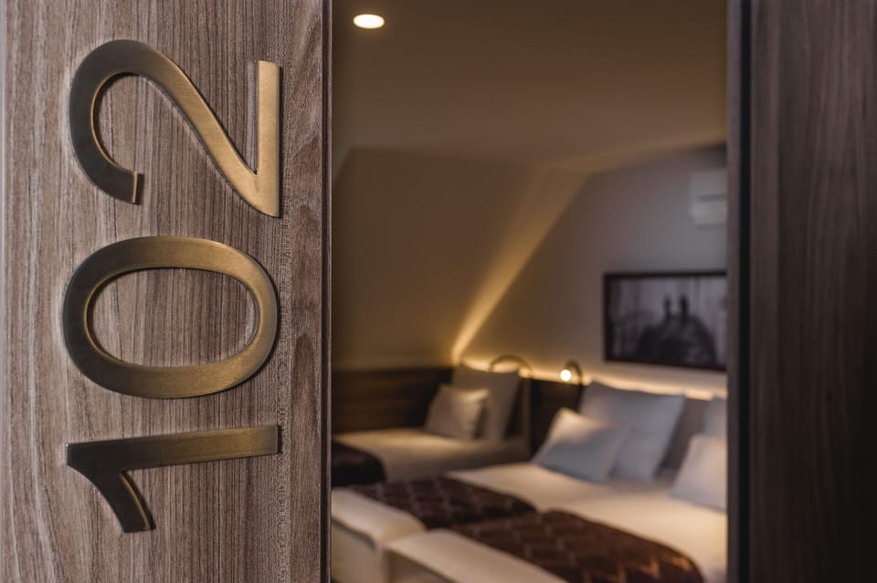 Standard Triple Room | Hypo-allergenic bedding, in-room safe, desk, soundproofing