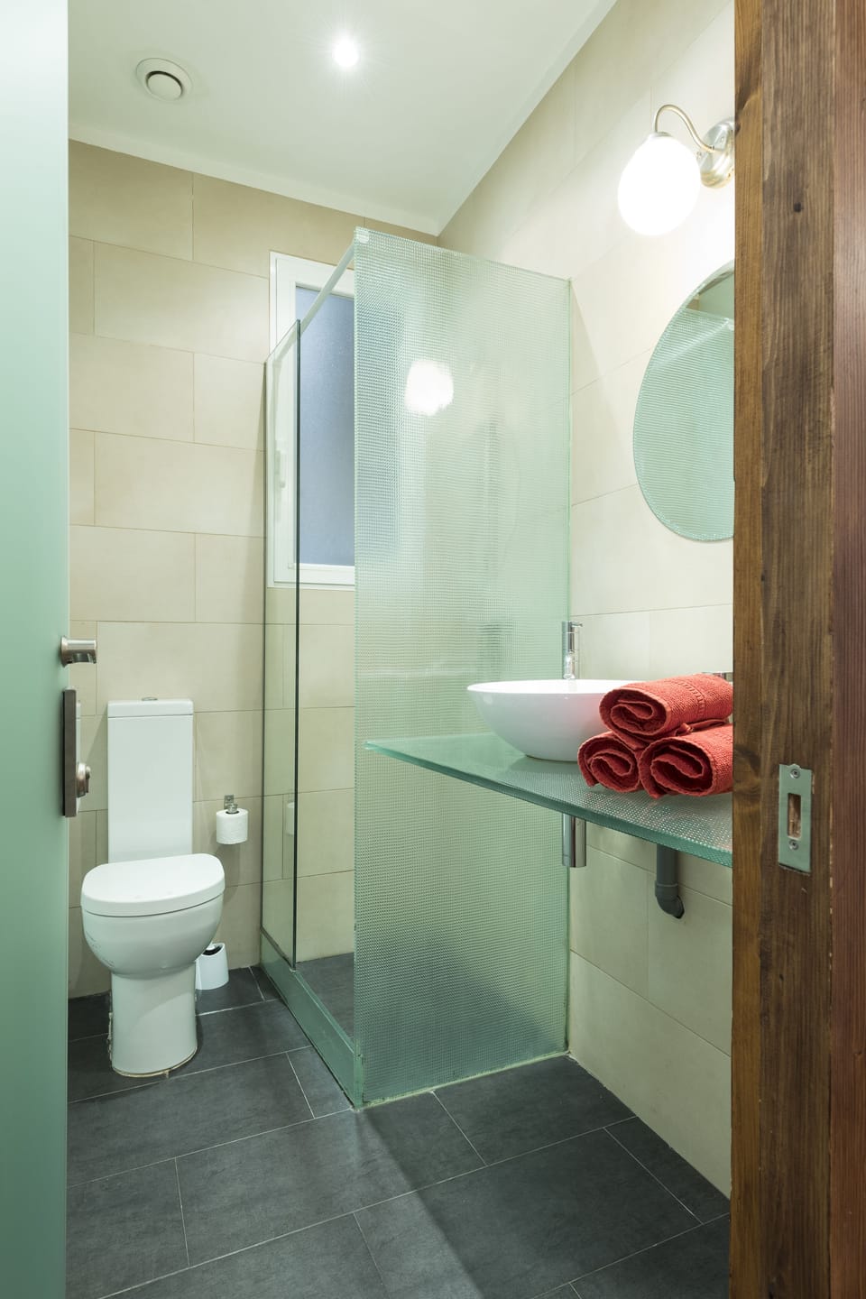 Standard Apartment, 4 Bedrooms, Kitchen | Bathroom | Shower, rainfall showerhead, hair dryer, towels