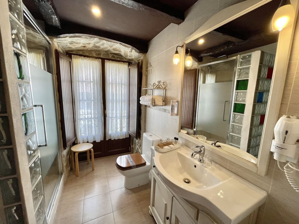 Family Suite, Hot Tub (Max 5 pax ) | Bathroom