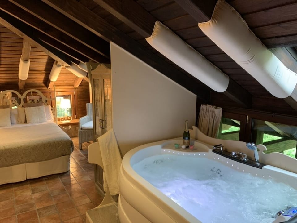 Penthouse, Hot Tub