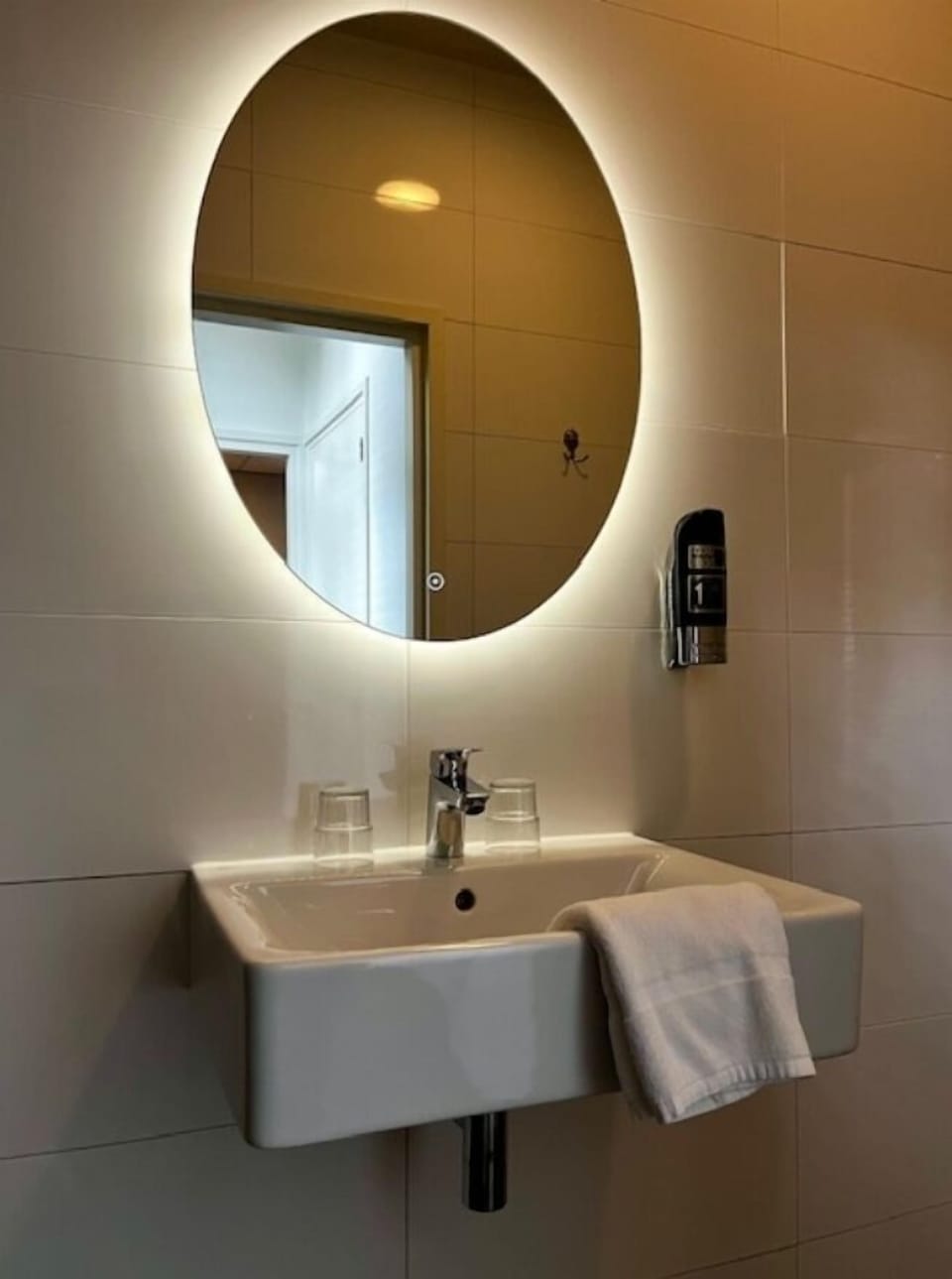 Comfort Double Room | Bathroom | Shower, hair dryer, towels