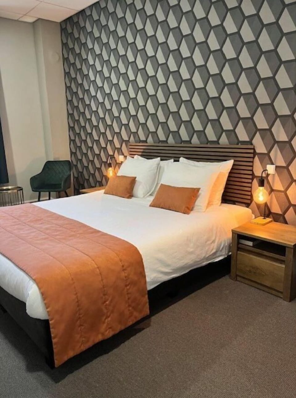 Comfort Double Room | Desk, iron/ironing board, cribs/infant beds, rollaway beds