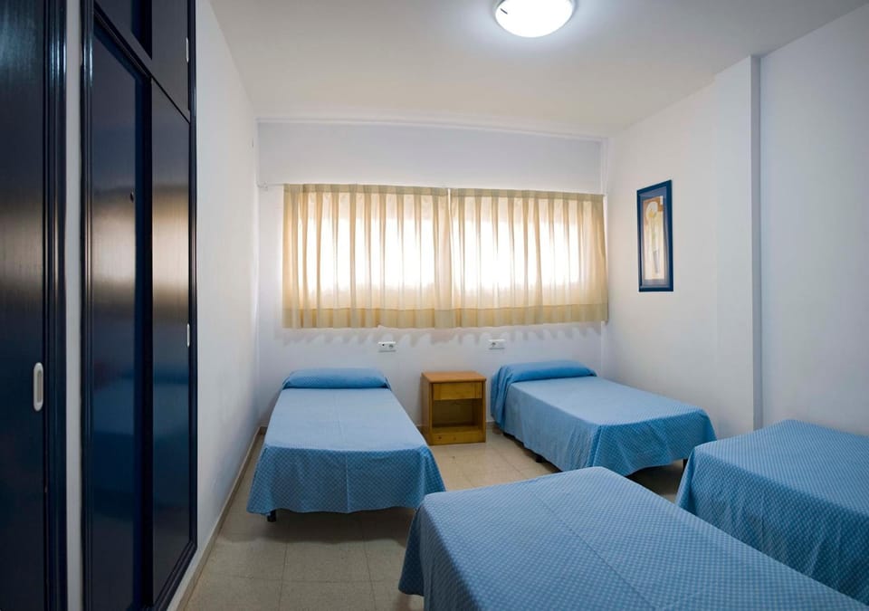 Cribs/infant beds, WiFi, bed sheets