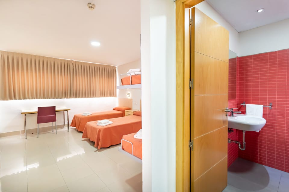 Cribs/infant beds, WiFi, bed sheets