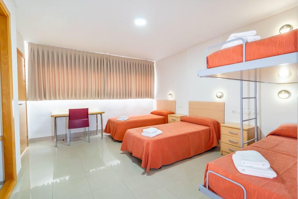 Cribs/infant beds, WiFi, bed sheets