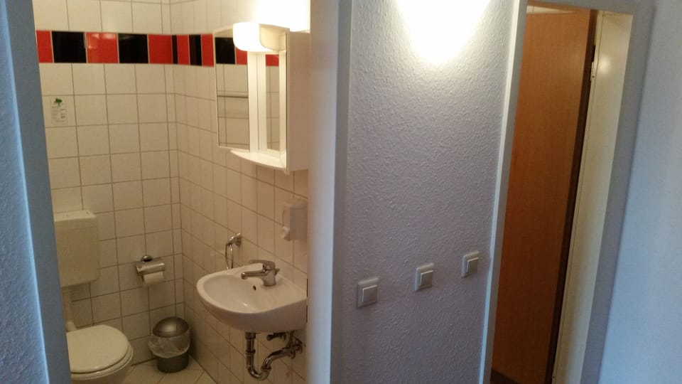 Quadruple Room | Bathroom | Shower, hair dryer, towels