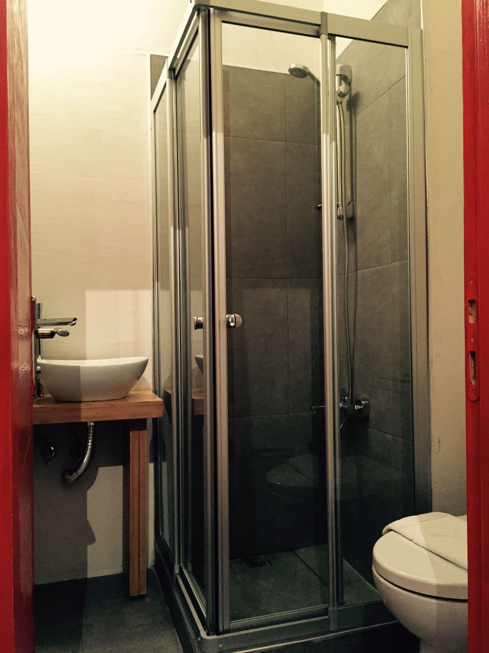 Triple Room | Bathroom | Combined shower/tub, rainfall showerhead, designer toiletries
