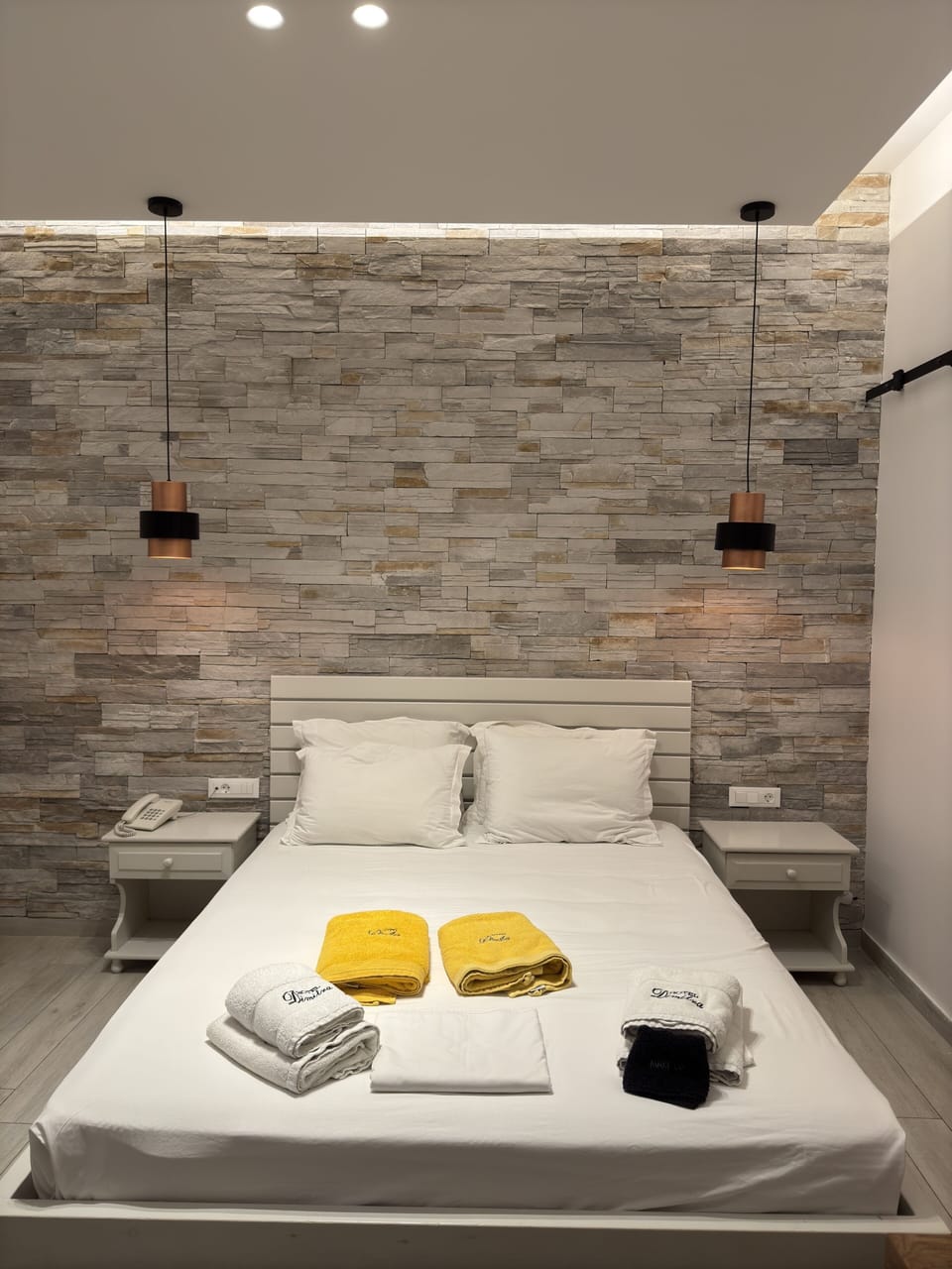 Standard Room | Egyptian cotton sheets, in-room safe, desk, soundproofing