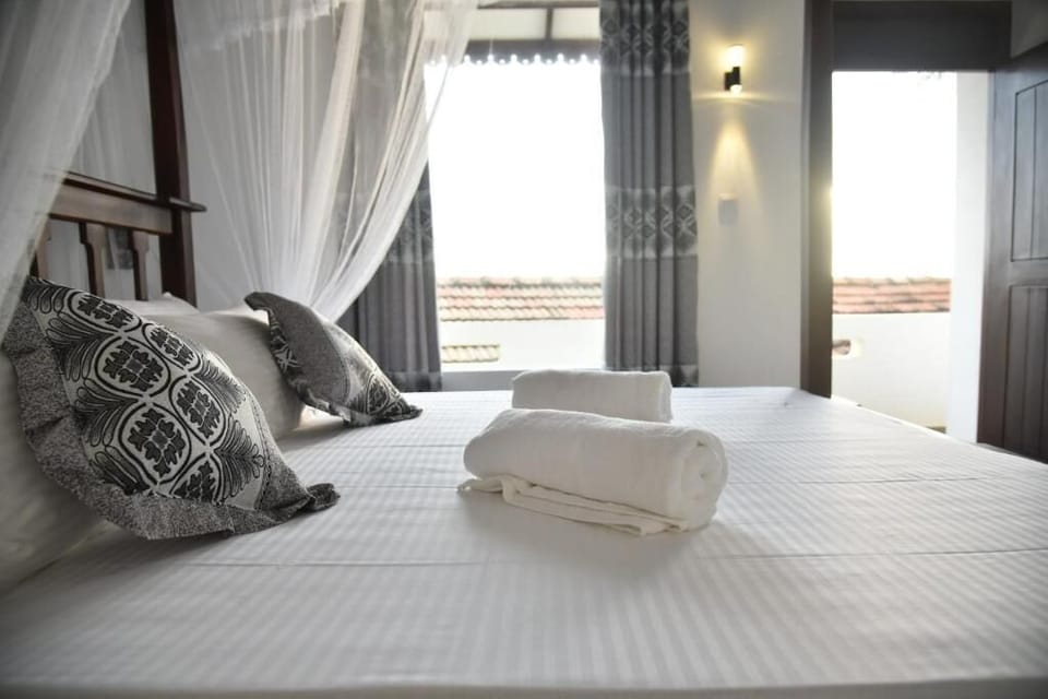 Laptop workspace, iron/ironing board, free WiFi, bed sheets