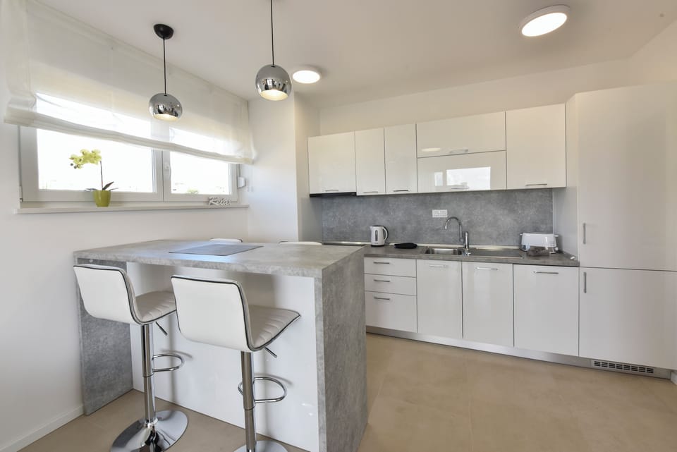 Deluxe Apartment, 3 Bedrooms, Non Smoking, Terrace | In-room dining