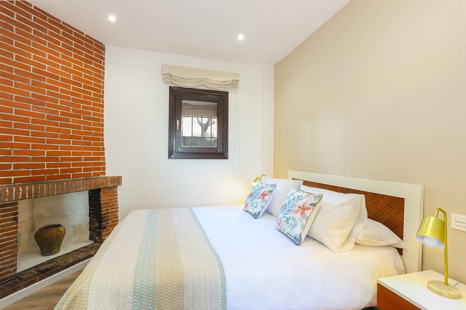 Apartment (4 Bedrooms) | 4 bedrooms, iron/ironing board, free WiFi, bed sheets