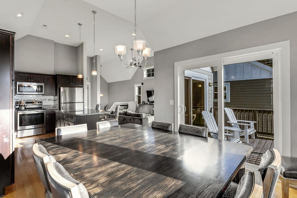 Dining Area - Top Level