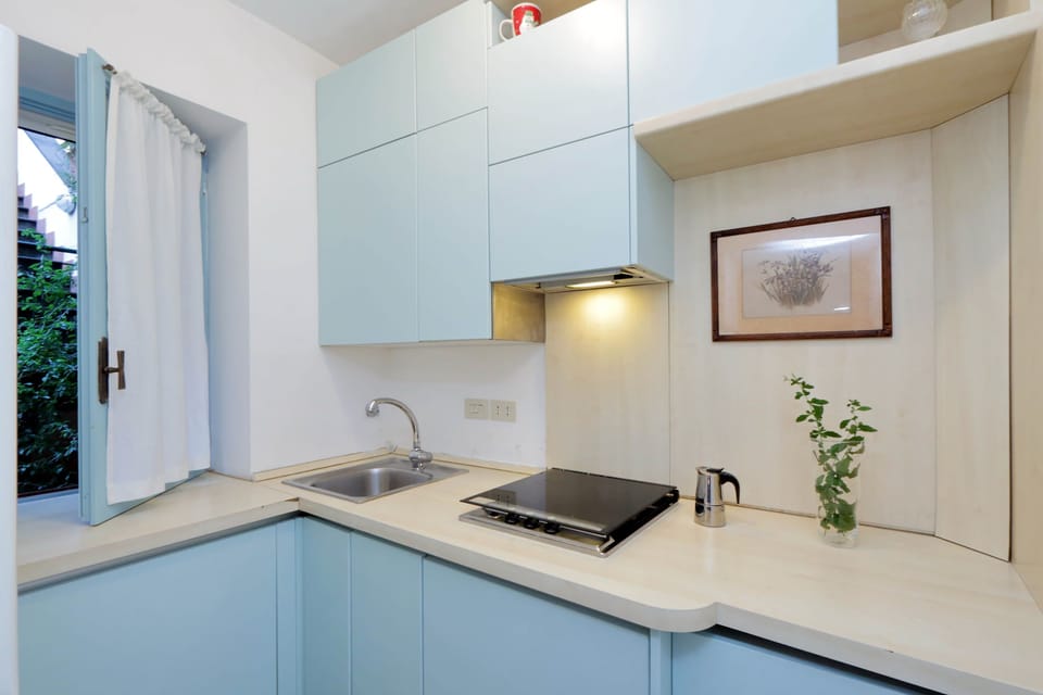 Studio, 1 Bedroom | Private kitchen | Fridge, stovetop, espresso maker, cookware/dishes/utensils