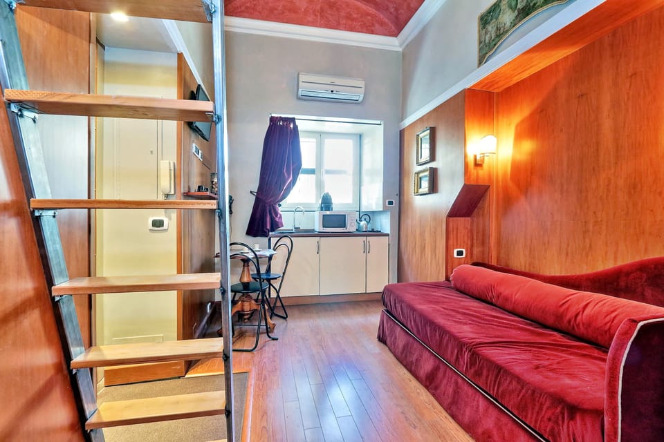 Studio | Living area | Flat-screen TV