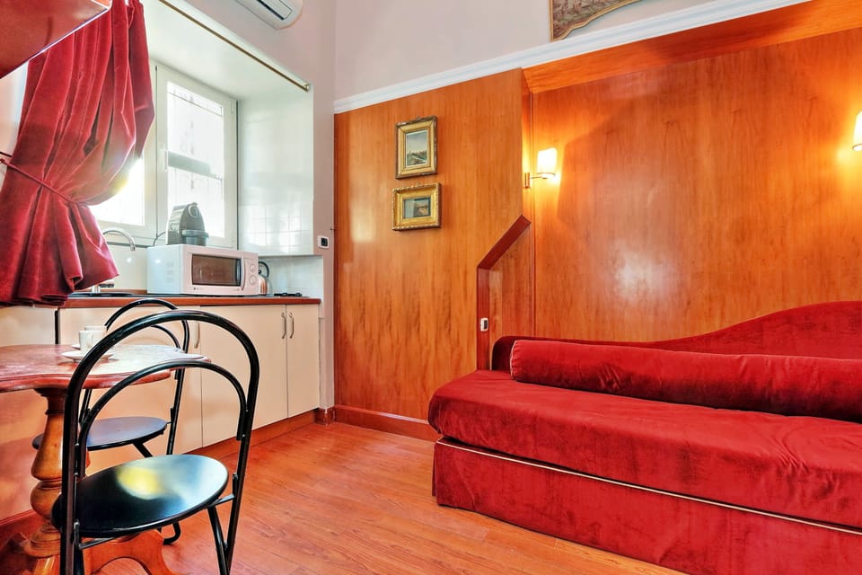 Studio | Private kitchen | Fridge, stovetop, espresso maker, coffee/tea maker