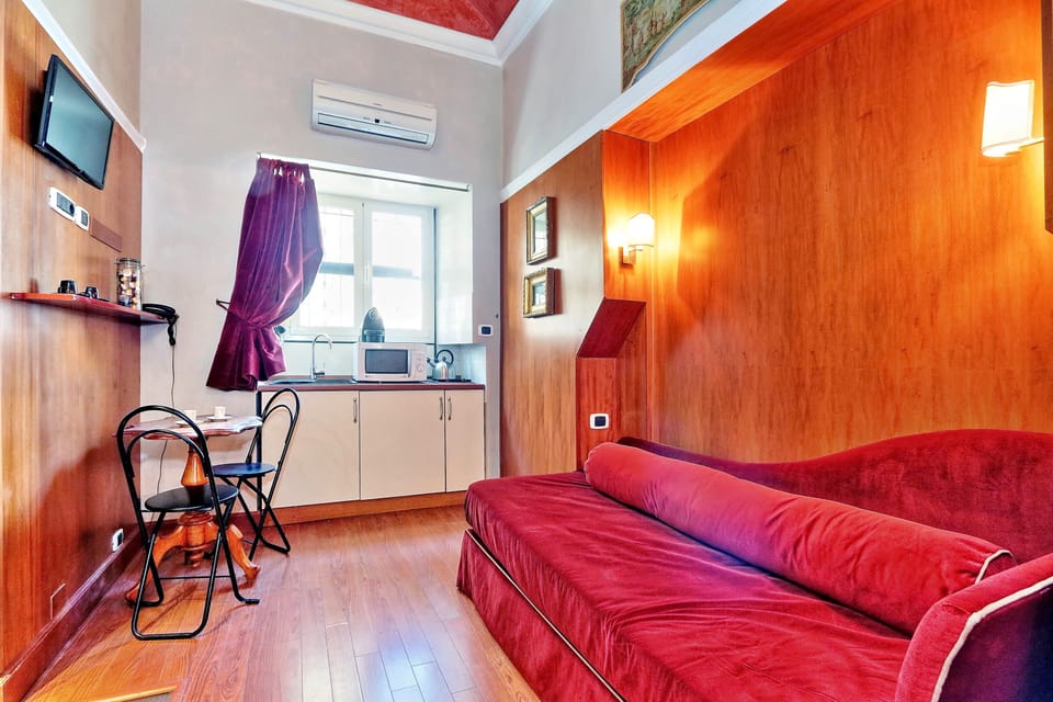 Studio | Private kitchen | Fridge, stovetop, espresso maker, coffee/tea maker