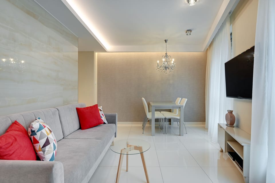 Deluxe Apartment | Living room | 58-inch flat-screen TV with cable channels, TV