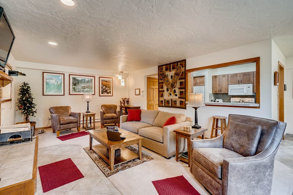 Condo, 2 Bedrooms | Living area | TV
