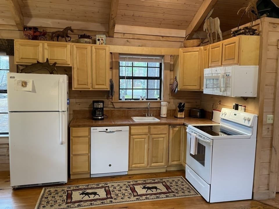 Studio | Private kitchen | Coffee/tea maker, fridge, oven, toaster