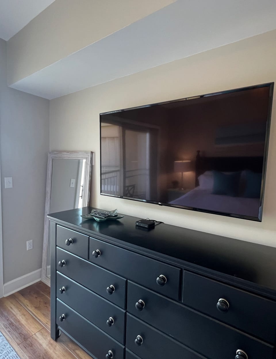 Master bedroom 55" Smart TV with Spectrum Cable
