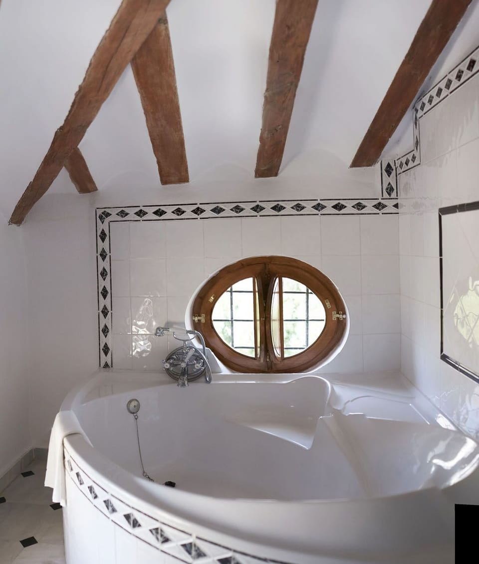 Suite | Jetted tub