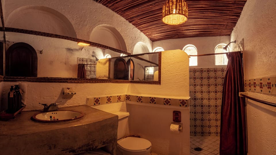 Cabaña Suite | Bathroom | Shower, eco-friendly toiletries, towels, soap