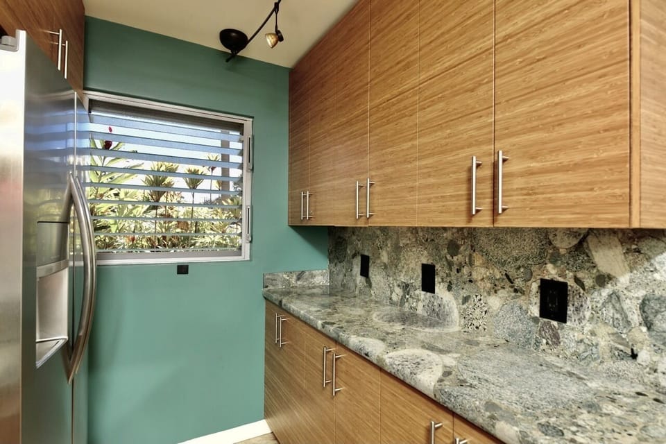 Spacious kitchen, perfect for unleashing your culinary creativity!