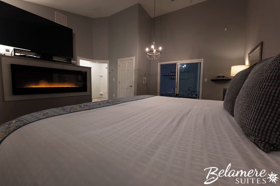 Presidential Swimming Pool Suite | Egyptian cotton sheets, premium bedding, pillowtop beds, soundproofing