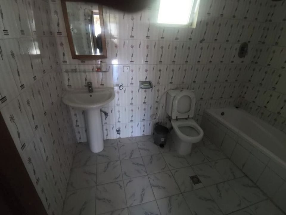 Family Room | Bathroom | Shower, free toiletries, slippers, towels
