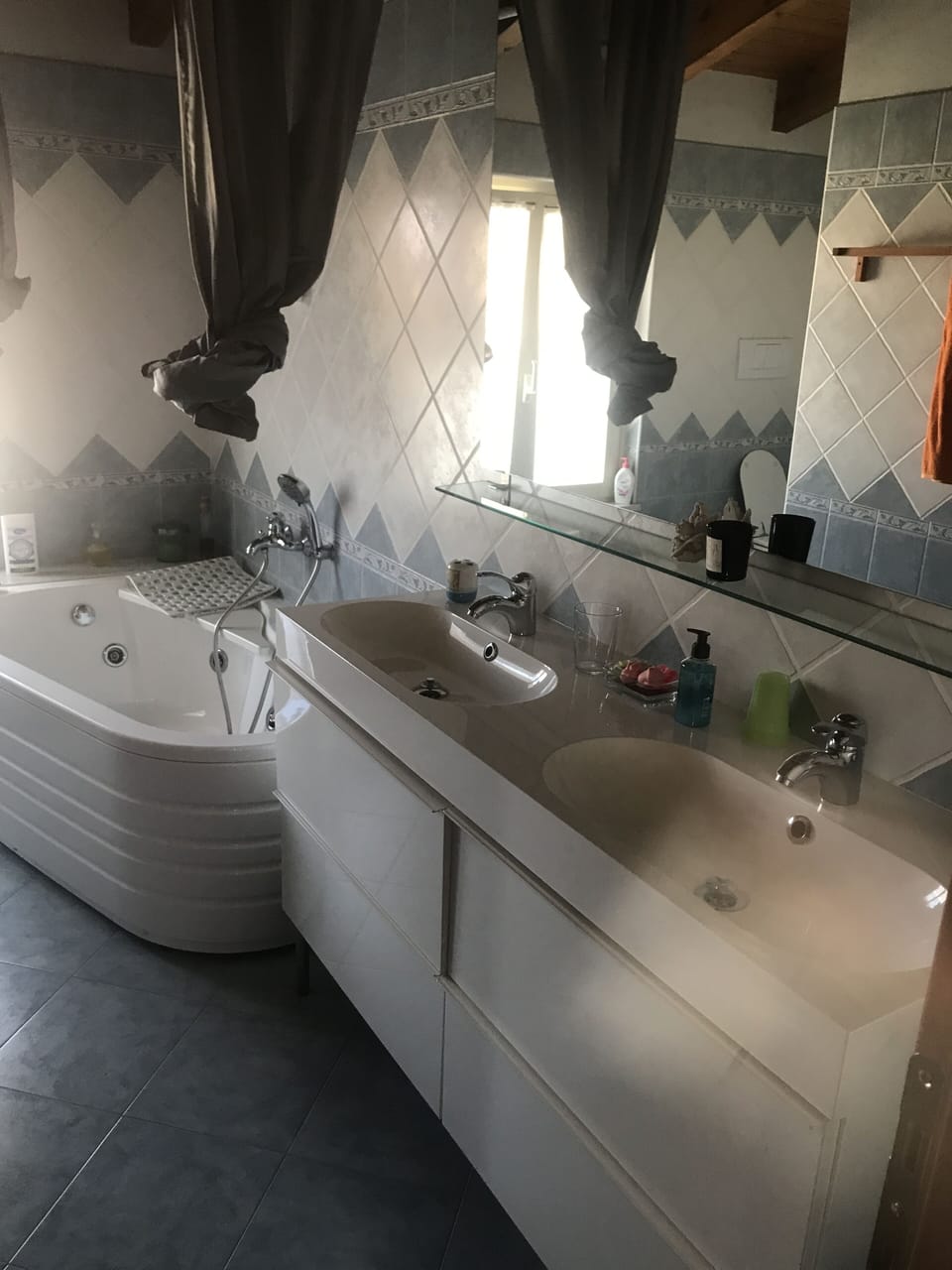 Classic Triple Room (Poul) | Desk, free cribs/infant beds, free WiFi