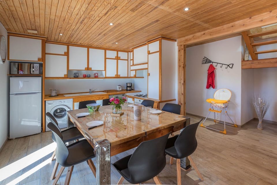 Comfort Cottage, Private Bathroom, Mountain View (Gîte Coste Belle) | Restaurant