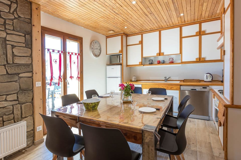 Comfort Cottage, Private Bathroom, Mountain View (Gîte Coste Belle) | Restaurant