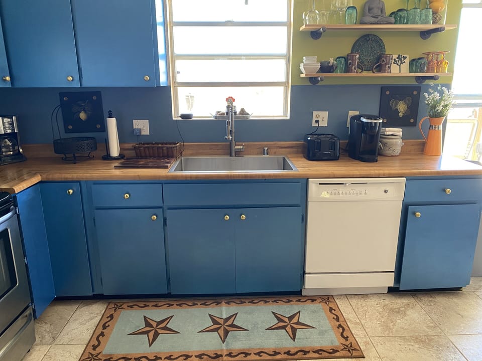 Kitchen - fully equipped - microwave - dishes - pots and pans 