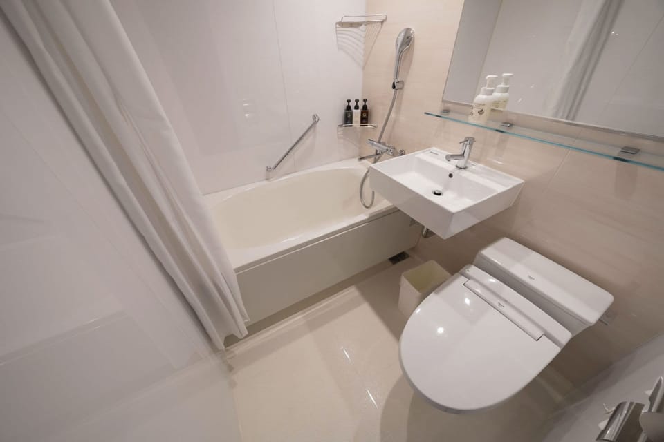 Combined shower/tub, free toiletries, hair dryer, slippers