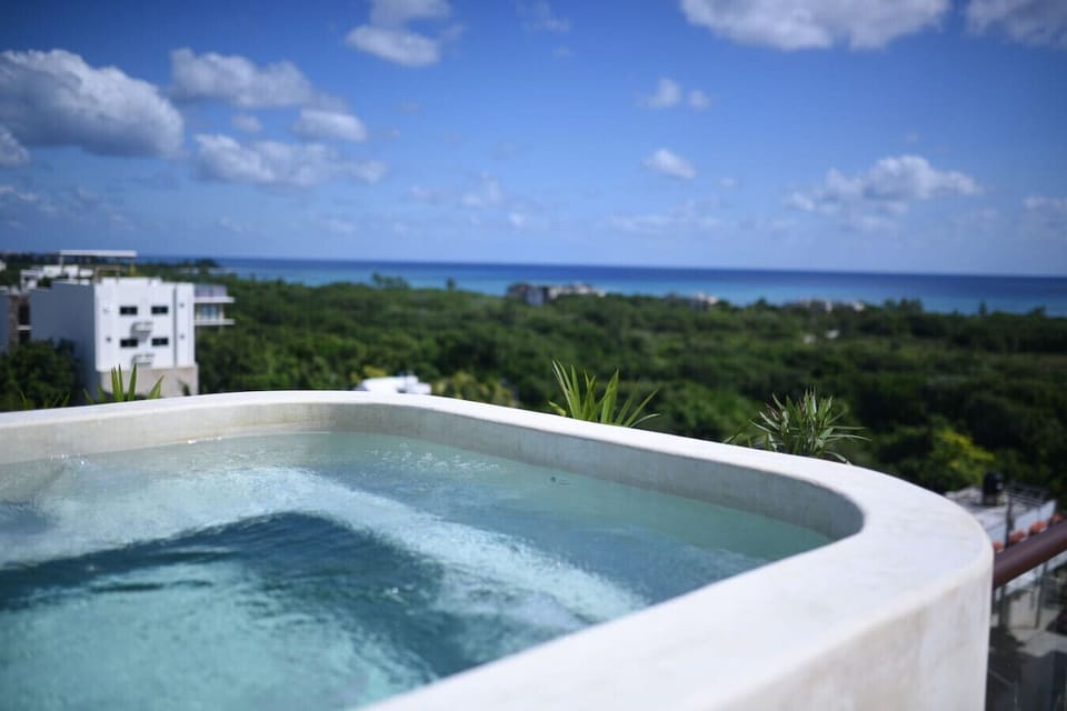 Outdoor spa tub