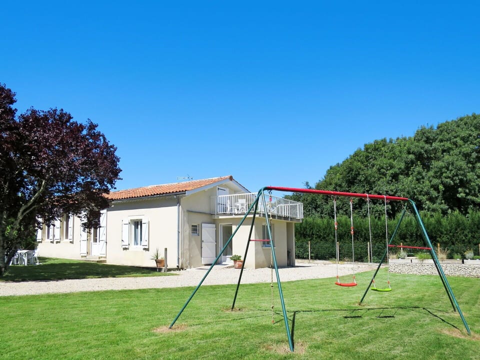 Sky, Plant, Building, Window, Shade, Tree, Land Lot, Grass, Leisure, House