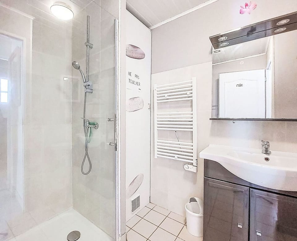 Bathroom, Plumbing Fixture, Flooring, Floor, Interior Design, Sink, Plumbing, Tap, Shower, Ceiling