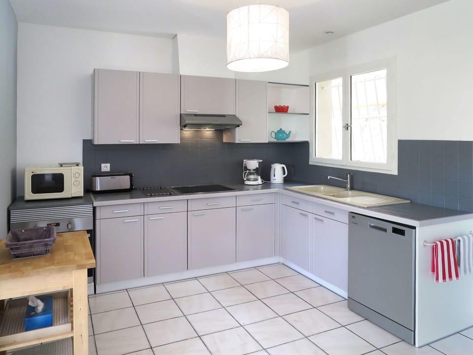 Room, Property, Furniture, Kitchen, Cabinetry, Countertop, Building, Interior Design, Cupboard, Kitchen Stove