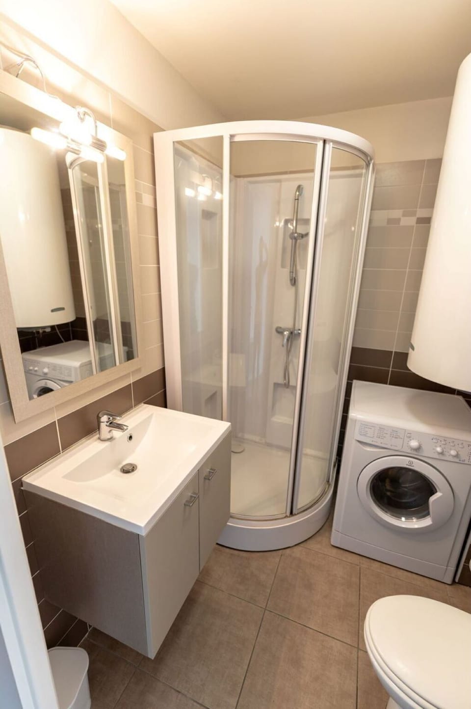 Furniture, Interior Design, Flooring, Wall, Floor, Wood, Room, Ceiling, Apartment, Lighting