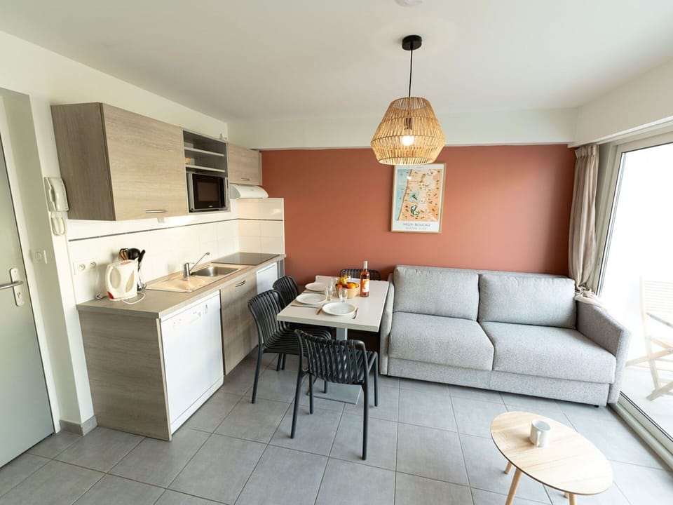 Furniture, Interior Design, Flooring, Wall, Floor, Wood, Room, Ceiling, Apartment, Lighting