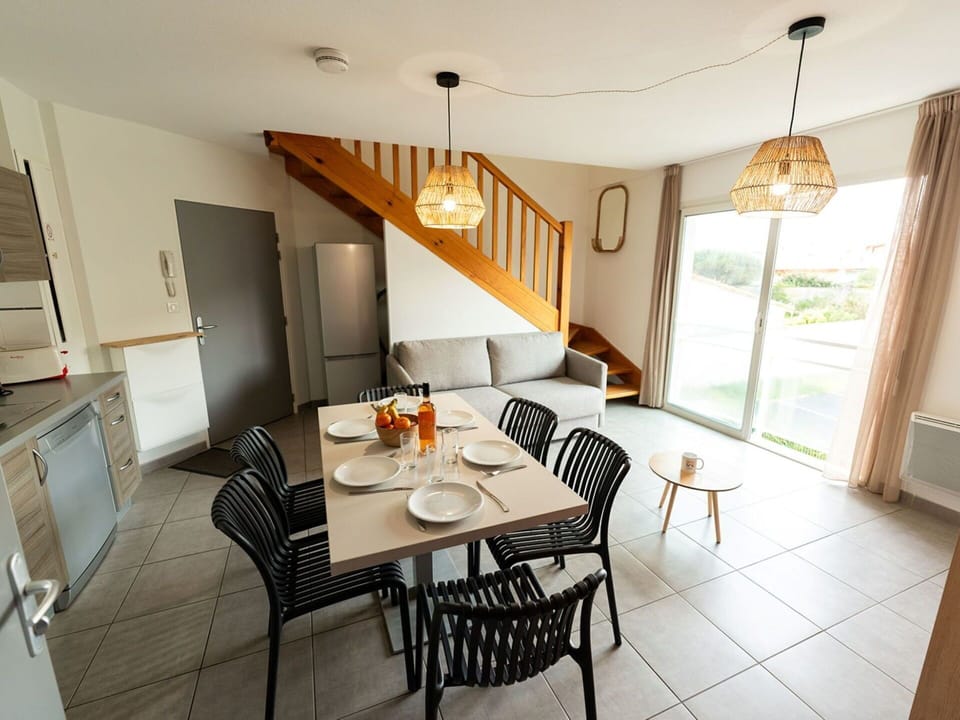 Wood, Furniture, Chair, Wood Stain, Kitchen & Dining Room Table, Shade, Hardwood, Coffee Table, Varnish, Villa