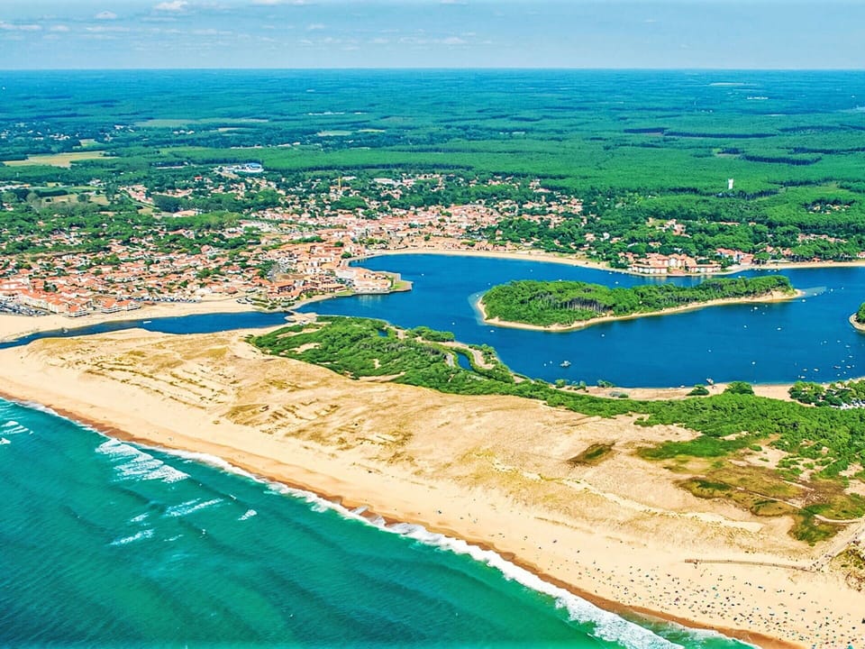Water, Sky, Water Resources, Natural Landscape, Coastal And Oceanic Landforms, Vegetation, Land Lot, Urban Design, Plant, Landscape