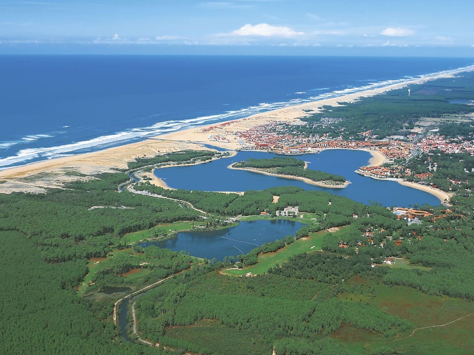 Water, Sky, Water Resources, Azure, Coastal And Oceanic Landforms, Tree, Terrain, Beach, Horizon, Natural Landscape