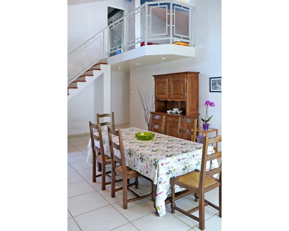 Table, Furniture, Property, Chair, Wood, Kitchen & Dining Room Table, Interior Design, Flooring, Building, Floor