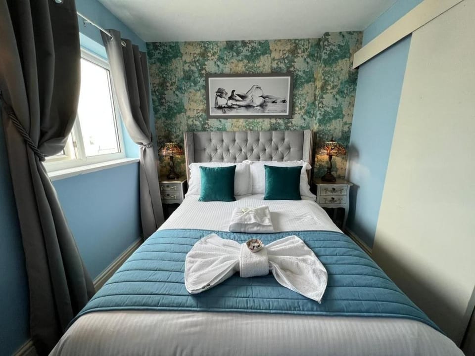 Double Room (The Trinket) | Minibar, individually decorated, individually furnished