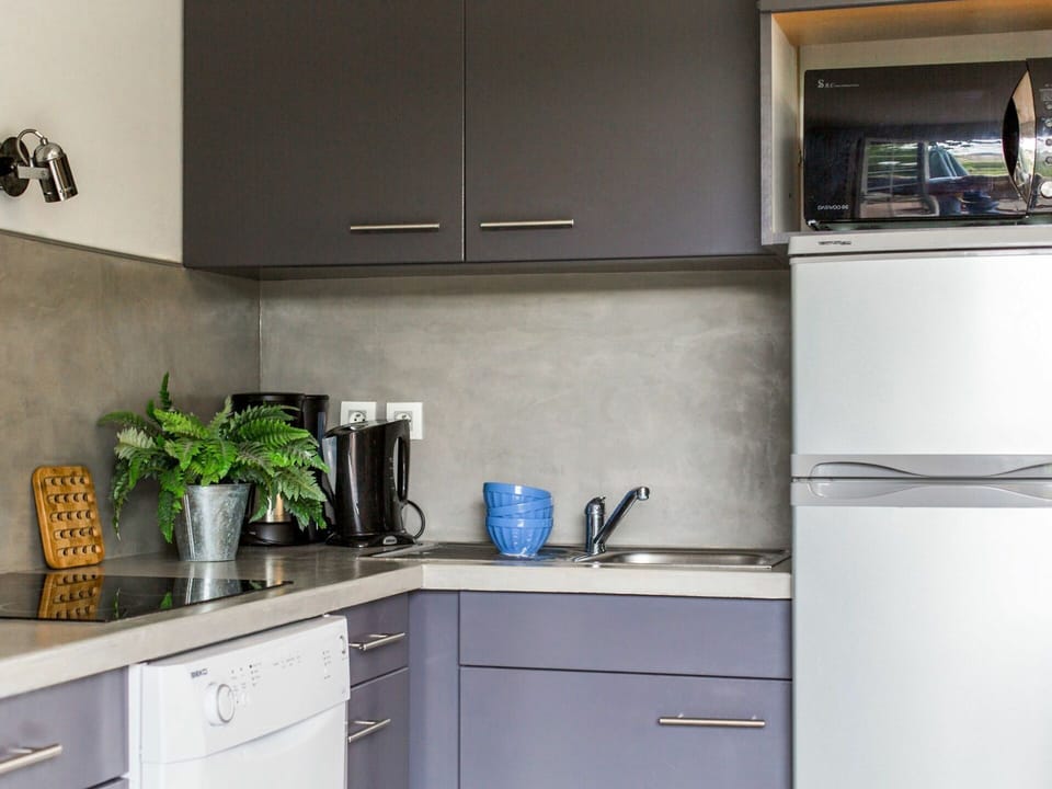 Cabinetry, Property, Countertop, Building, White, Flowerpot, Kitchen Appliance, Kitchen, Black, Kitchen Sink