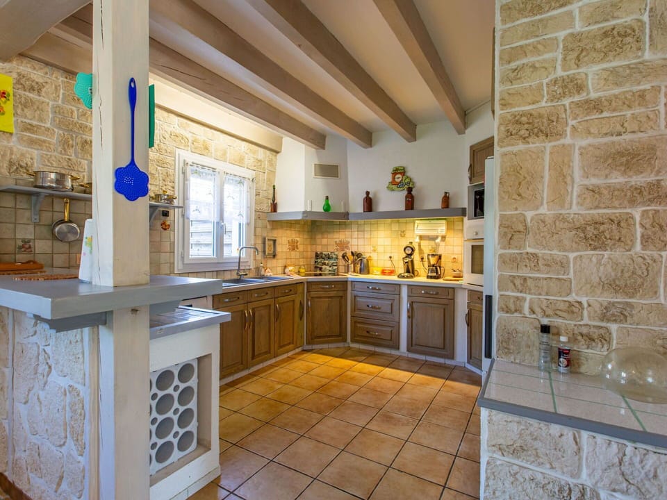 Cabinetry, Property, Countertop, Kitchen, Wood, Interior Design, Architecture, Floor, Flooring