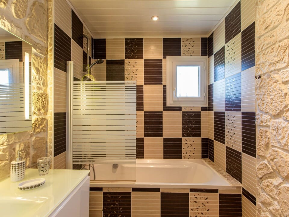 Bathtub, Building, Wood, Tap, Lighting, Interior Design, Flooring, Plumbing Fixture, Floor