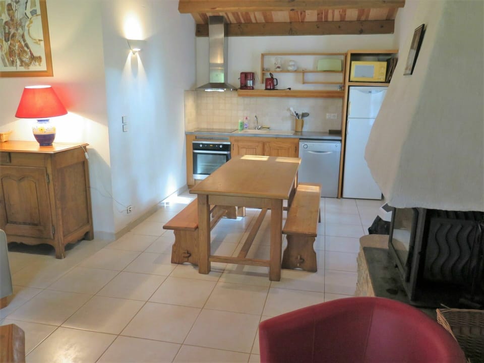 Furniture, Table, Cabinetry, Wood, Building, Drawer, Interior Design, Kitchen, Shelf, Shelving