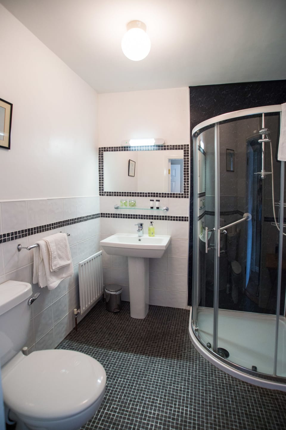 Double Room, Ensuite | Bathroom | Deep soaking tub, free toiletries, hair dryer, towels